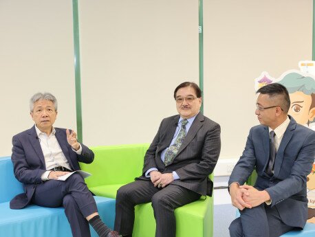 (From left) EdUHK President Professor Stephen Cheung Yan-leung, MERS President Mr Wong Sing and Dr Fung Chi-wang, Associate Professor of the Department of Literature and Cultural Studies
