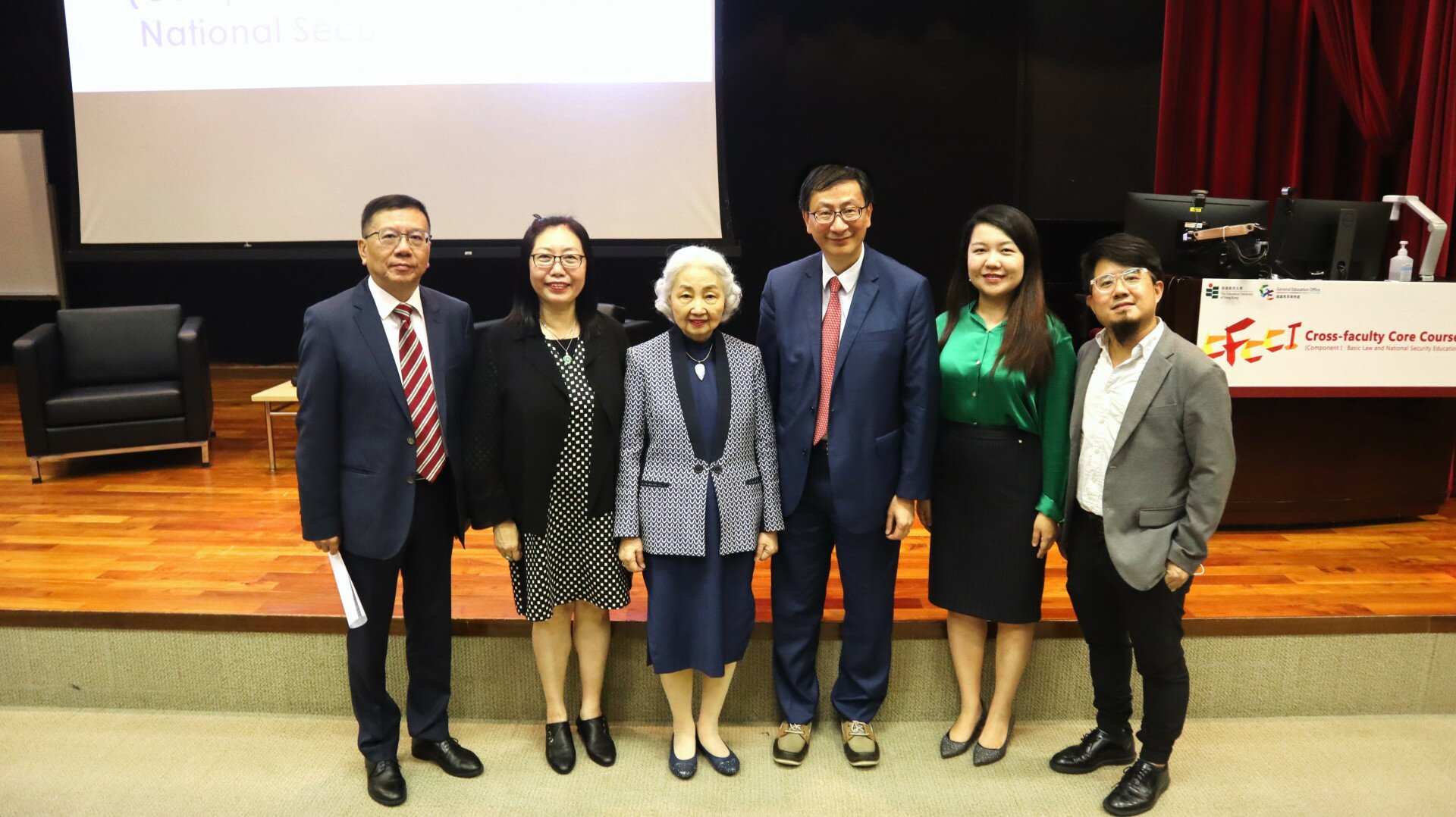Dr Elsie Leung Oi-sie, former Secretary for Justice (third from left), visits the EdUHK