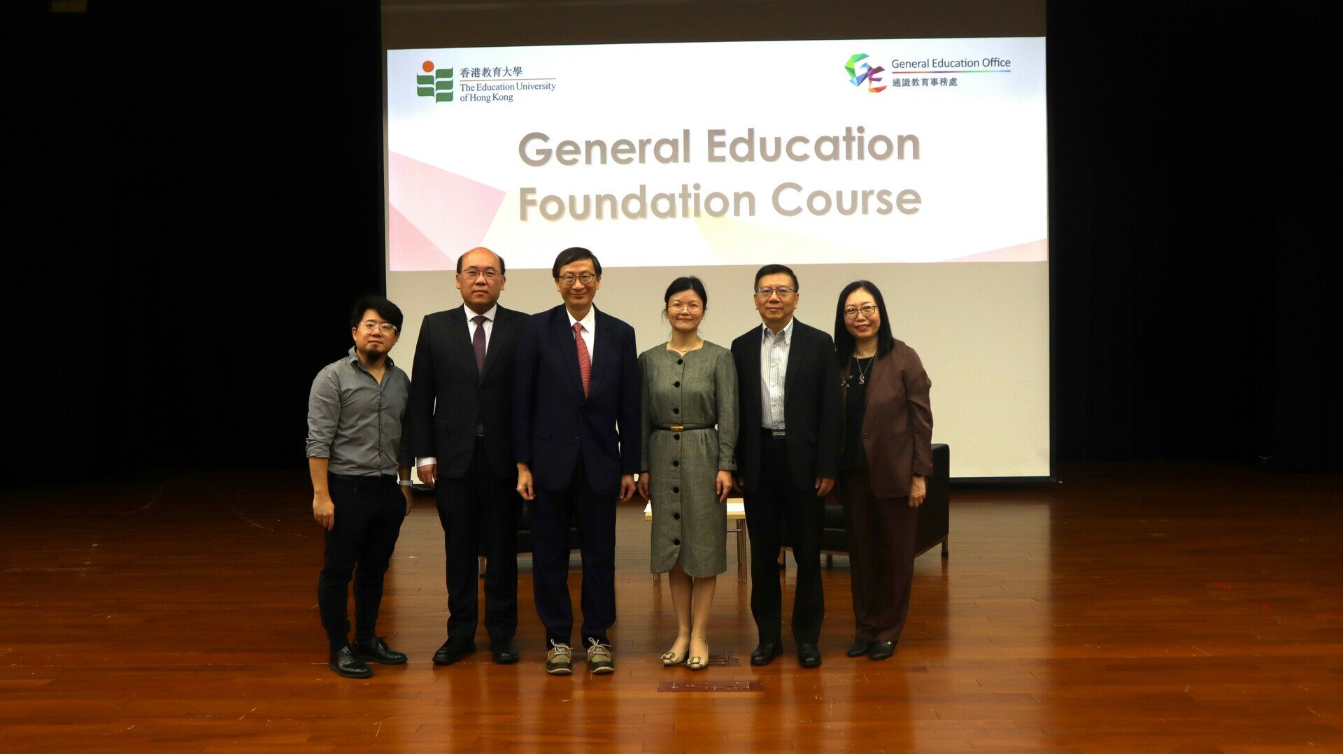 Ms Qian Junjun, the Director-General of the Policy Research Department of The Commissioner’s Office of China’s Foreign Ministry in the HKSA (third from right), visits the EdUHK