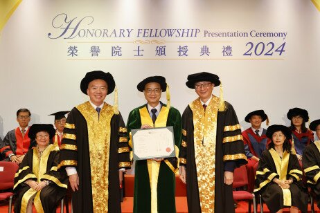 左起：校董會主席黃友嘉博士、榮譽院士鍾志光先生、教大校長李子建教授