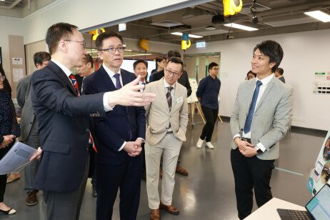 Professor Sun visits the Future Classrooms on EdUHK’s Tai Po Campus