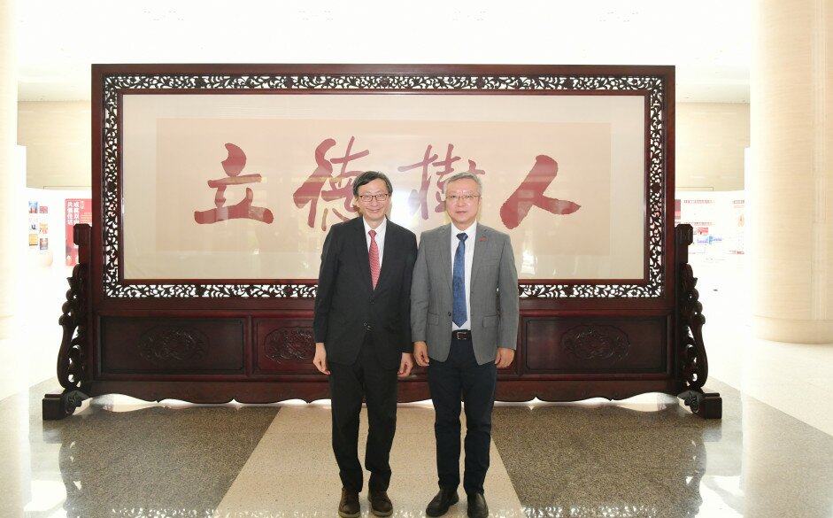 President Professor John Lee Chi-Kin led a delegation to SDU, and received a warm welcome from Mr Ren Youqun, Party Secretary of SDU接待