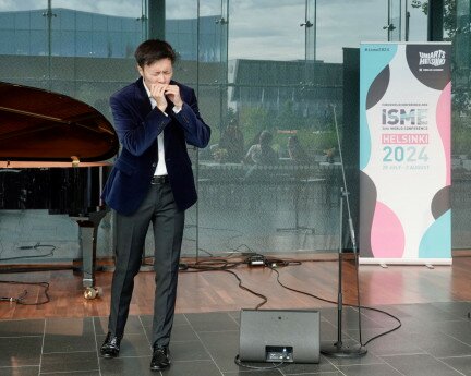 Mr Gordon Lee Chun-lok, alumnus of EdUHK, and winner of the Parsons Music Advocacy Award and World Harmonica Festival