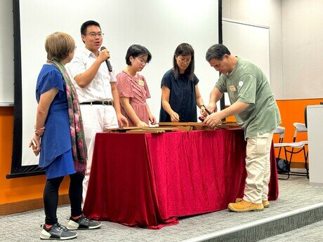 Mr Lam-chi, a craftsman of ICH in wooden furniture making (first from the right), shared and demonstrated wooden furniture making with the participants