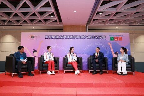 Department of Health and Physical Education Senior Lecturer Dr Lobo Louie Hung-tak hosts the sharing session, Associate Professor Dr Sun Fenghua, and Hong Kong wushu athlete and EdUHK alumna Chen Suijin ask questions on behalf of the audience