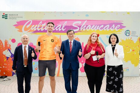 Group photo of the President, Professor John Lee Chi-Kin, Director of Global Affairs, Mr Donny Siu Koon-ming, and Professor Cai Yong-lian, the Vice-President of University of Shanghai for Science and Technology and exchange students