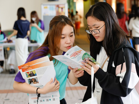 EdUHK Student Ambassadors interacting with participants