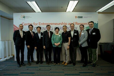 Mr Albert Wong Hak-keung (fourth on the right), CEO of Hong Kong Science and Technology Parks Corporation, joins EdUHK representatives for a group photo, celebrating the establishment of CEAR