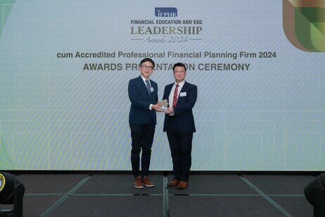 Dr Tan Weiqiang (right), Associate Professor from the Business Studies Team of the Department of Social Sciences and Policy Studies at EdUHK, is presented with the trophy for the Corporate Financial Education and ESG Leadership Gold Award 