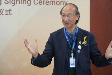 Dr K.C. Pang, MH, Chief Director of Beijing International Bilingual Academy delivers a speech during the ceremony