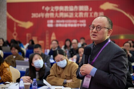 Mr Xiang Hao, Director of Curriculum and Instruction Department from Shenzhen Longhua District Sciences and Education Institute during his keynote speech