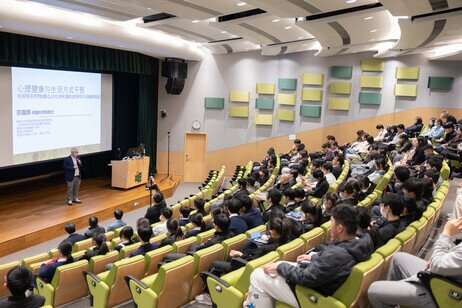 Professor So Kwok-Fai delivers a symposium entitled “Lifestyle and Mental Health” 