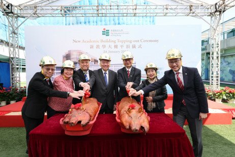 Council Chairman Dr David Wong Yau-kar (centre) and President Professor John Lee Chi-Kin (third from the right) join in the roasted pig-cutting ceremony