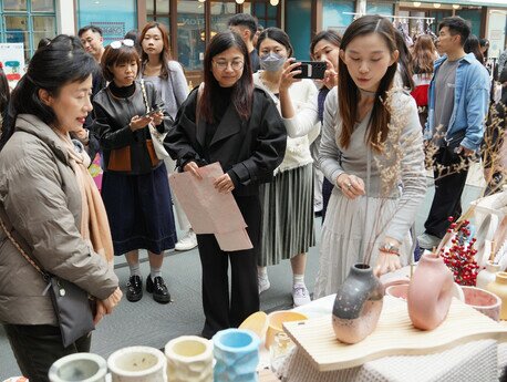 "Best Business Plan" award was won by the EdUHK student team “aSTONEish.lab”. Their products are made from environmentally friendly resins and sustainable materials, including shell fragments, stones, and glass pieces