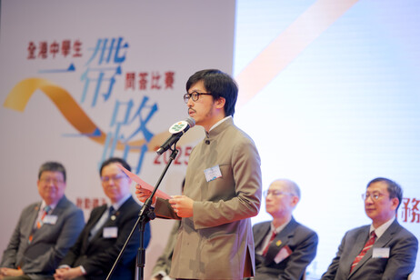 Mr Nicholas Ho Lik-chi, Commissioner for Belt and Road of the Commerce and Economic Development Bureau delivers opening remarks