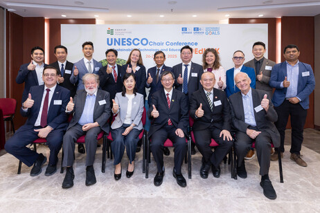 UNESCO Chairs, speakers, and EdUHK’s Vice President (Academic) Professor May Cheng May-hung (3rd left, first row)