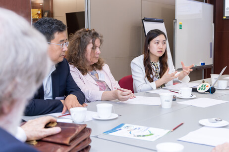 Ms Yvette Leung (1st right), lecturer at EdUHK and research fellow at UNESCO-UNEVOC Centre facilitate discussion with UNESCO Chairs and guests on potential collaboration