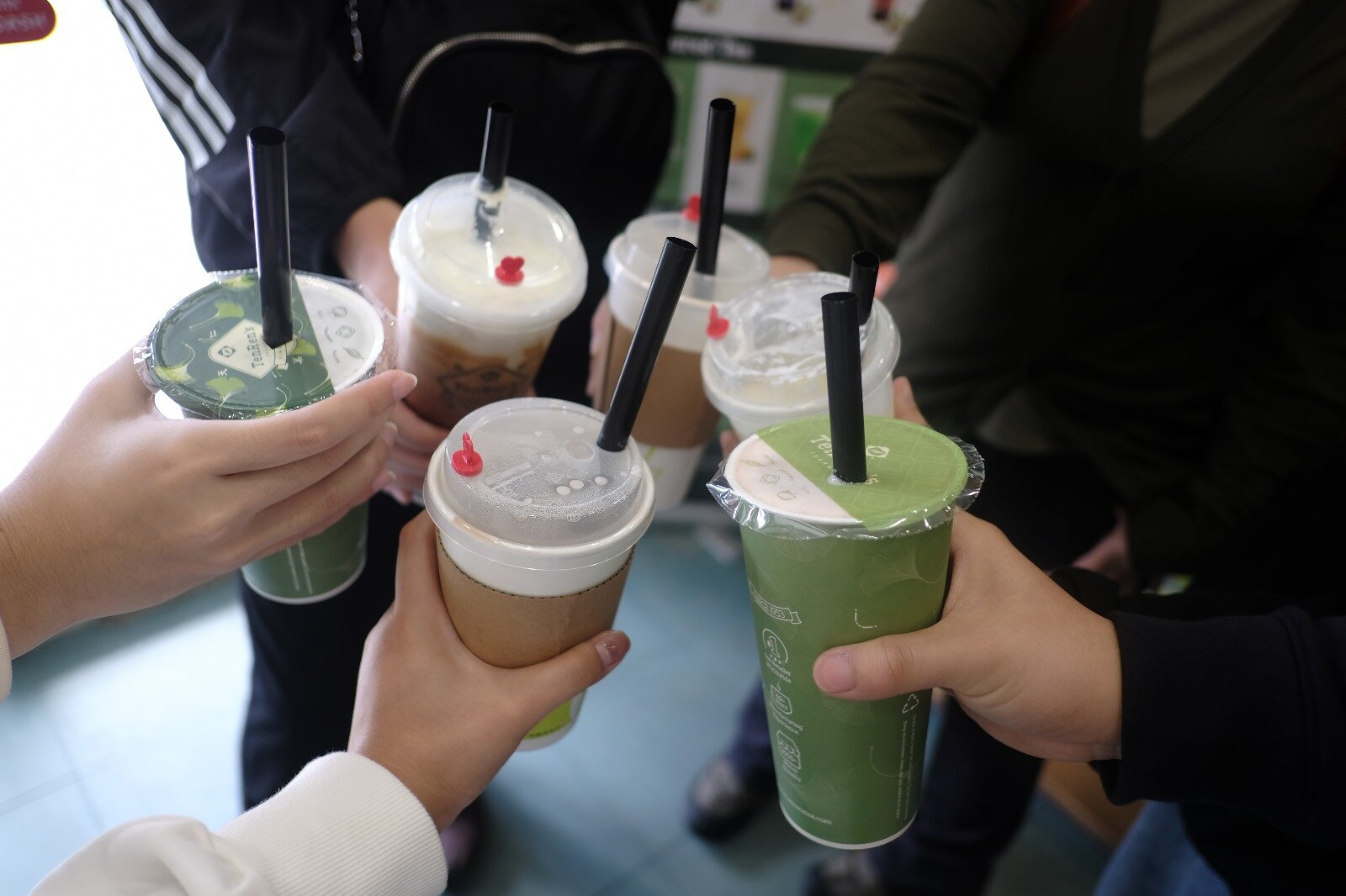 I have bubble tea with friends in Chinatown 