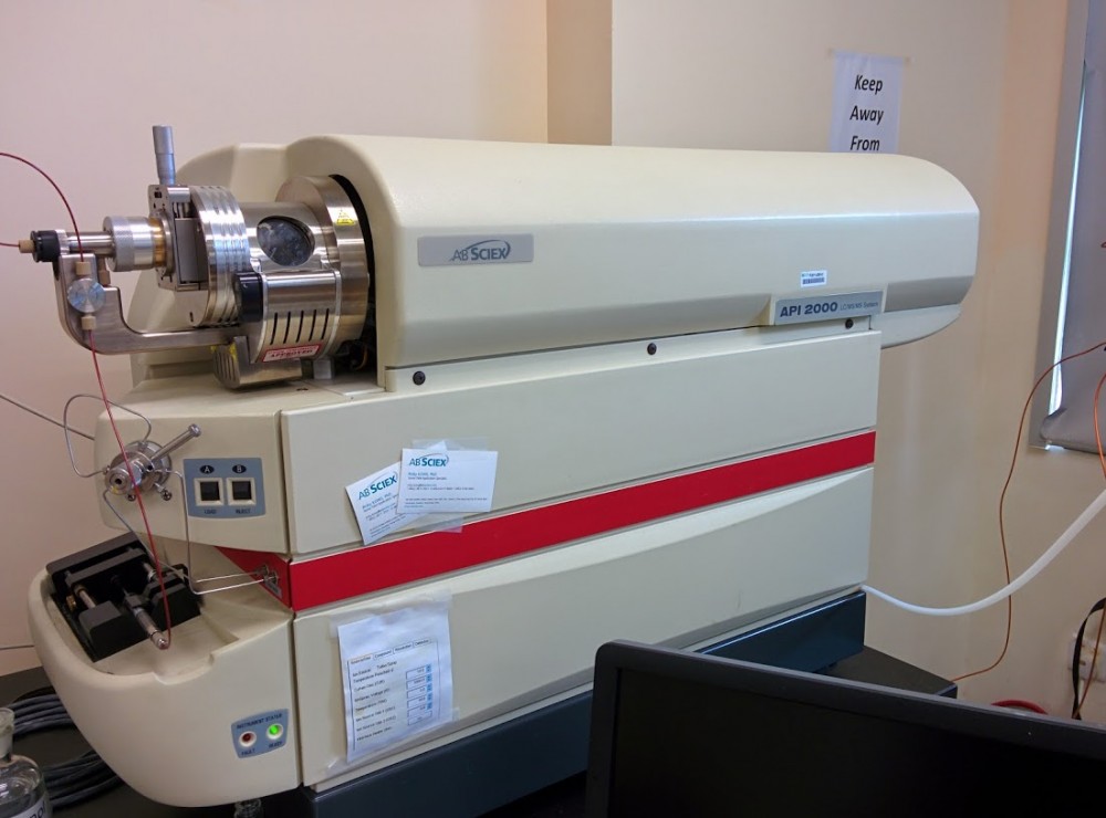 api2000 electrospray ionization – tandem mass spectrometer